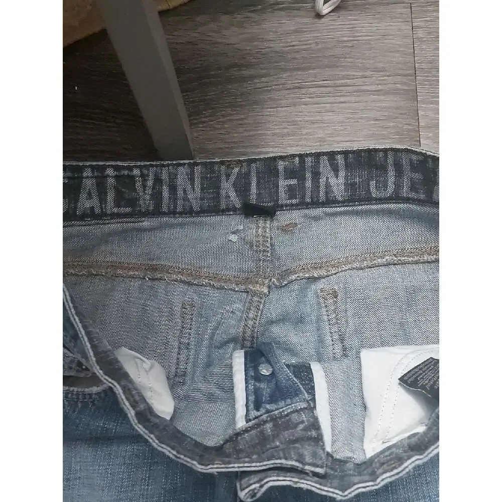 Calvin Klein Slim Straight Low Rise Distressed Jean 32 Casual Classic Festival